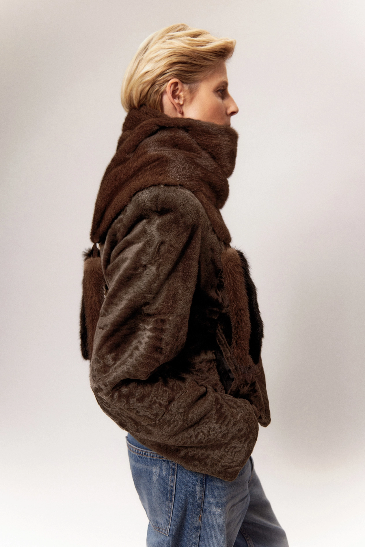 Шарф из коричневой норки с кисточками 